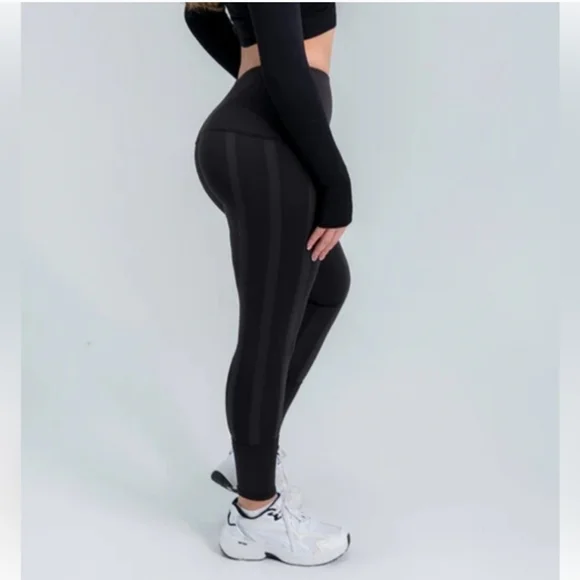 SKINNIFY Women's Black Ruffled Leggings - Picture 2 of 9